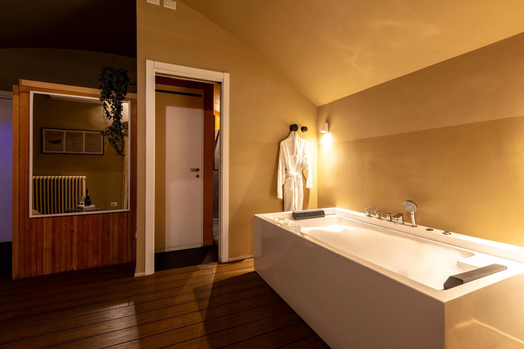 Romac Coronari With Gym, Sauna And Garden Екстер'єр фото