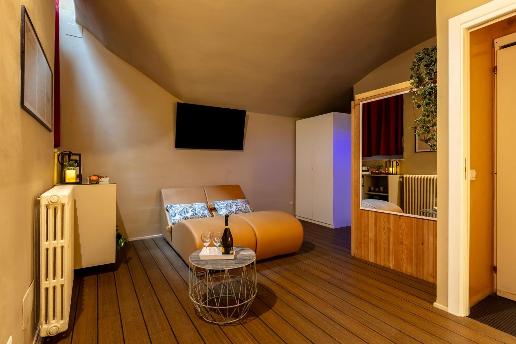 Romac Coronari With Gym, Sauna And Garden Екстер'єр фото